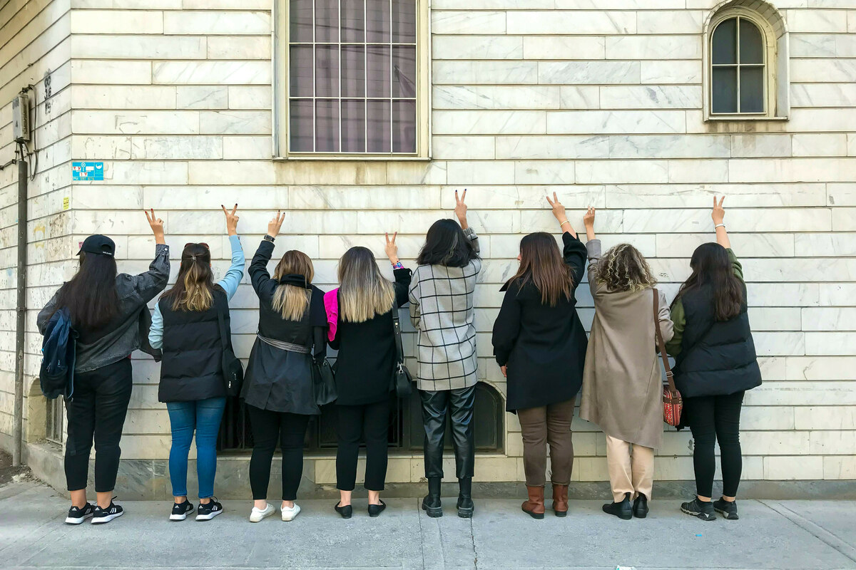 Changement dans le paysage urbain de Téhéran : le hijab reste au placard