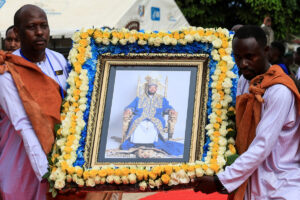 Différend sur la succession royale en Ouganda : neuf grains de café et une clé de palais manquante