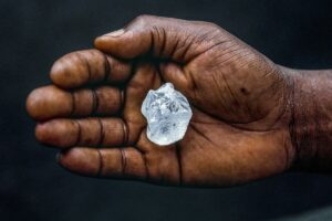 Fournisseur de diamants bruts : le Botswana tend la main à la De Beers