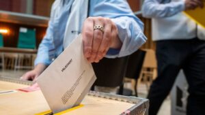 La droite ou le centre-gauche gagneront-ils ? : Une course serrée attendue dans le choix de la direction en Suède