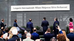 Le maire boycotte l'événement : l'aéroport de Milan porte désormais le nom de Silvio Berlusconi