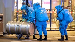 Opération majeure suite à une alarme relative aux marchandises dangereuses : la police fédérale nettoie certaines parties de l'aéroport de BER