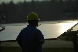 Production mondiale d’électricité : l’énergie solaire dépasse pour la première fois le nucléaire