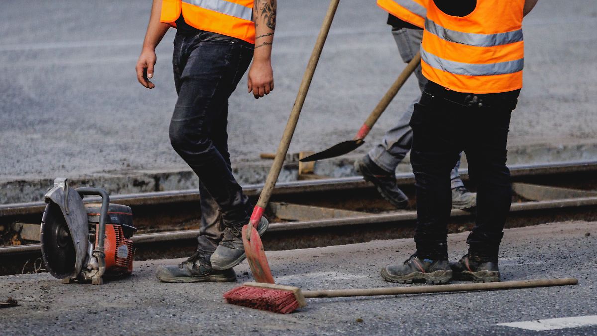 Soins infirmiers, restauration et construction : les immigrés sont indispensables dans de nombreux métiers en pénurie