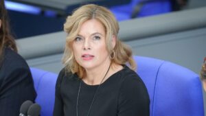 Julia Klöckner demande au président du Parlement de l'AfD, Tobias Rausch, de renoncer à ses fonctions