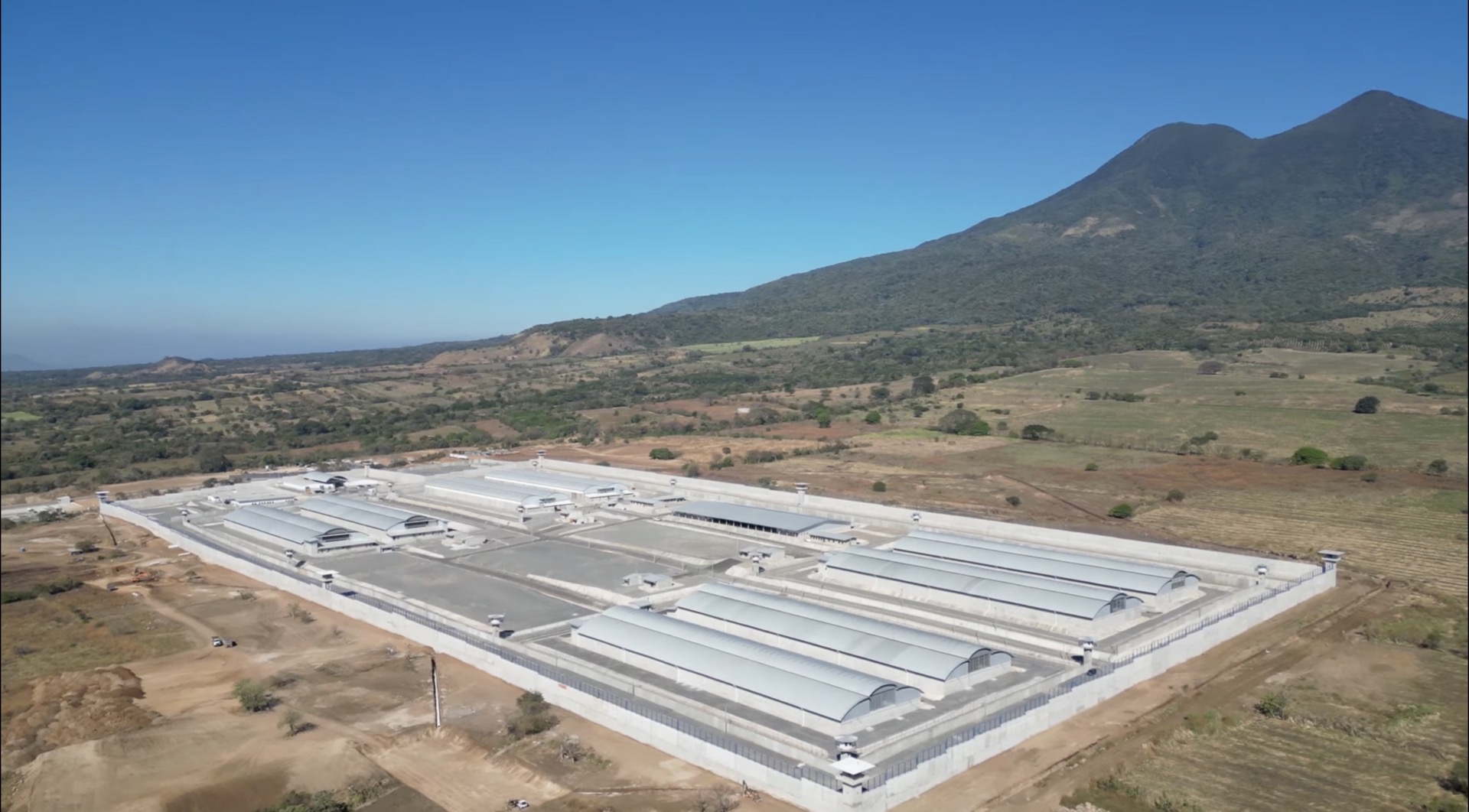 Le Costa Rica ouvre une méga prison sur le modèle de Bukele