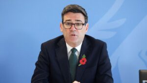 Le Premier ministre britannique Andy Burnham veut discuter du retour à la liberté de circulation dans l'UE