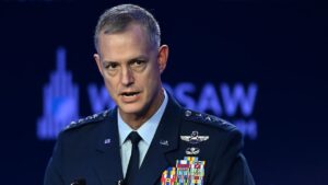 Le commandant en chef de l'OTAN explique son plan en trois étapes en cas d'éventuelle attaque russe