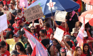 Le peuple brésilien bat la « mère de toutes les guerres hybrides »