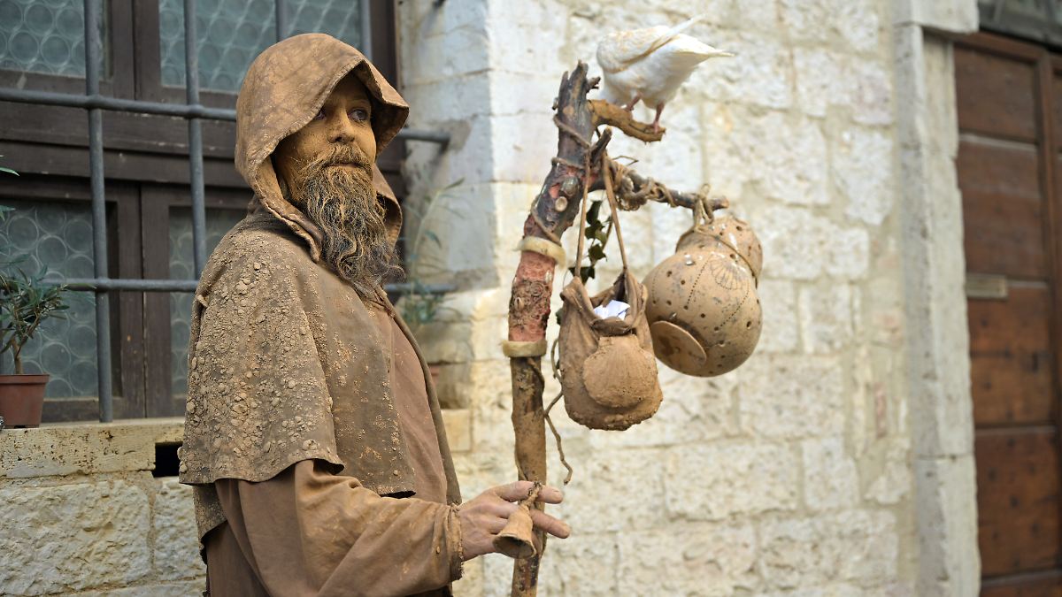 Manteau marron, colombe blanche : l'Italie célèbre François d'Assise - y compris une nouvelle fête