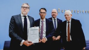 Préoccupations constitutionnelles : Nouvelle initiative : le déni du droit d’Israël à exister devrait être puni