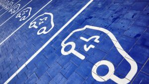Quelques kilomètres de plus : les centrales électriques comme réservoirs de réserve pour les voitures électriques ?