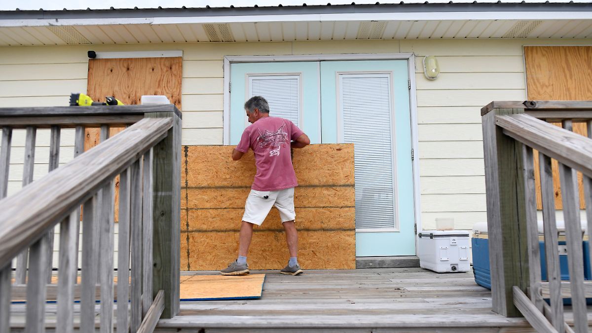 Trump reconsidère sa visite en Alabama : la côte américaine du Golfe se prépare à l'ouragan Isaias